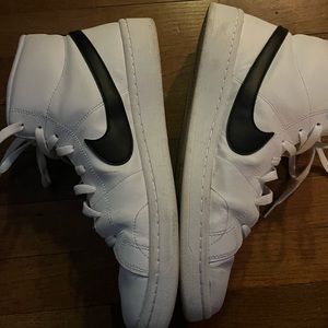 Men’s Nike Court Royals Size 11.5. Good Condition.